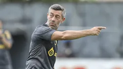 Santos contou com aprovação de Pedro Caixinha.