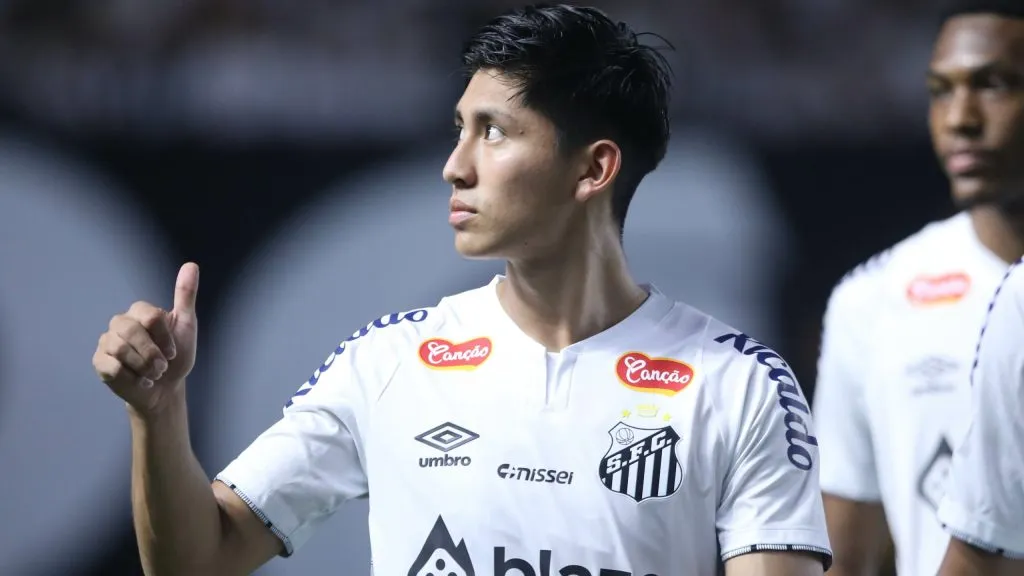 Miguelito deve ser emprestado pelo Santos -Foto: Reinaldo Campos/AGIF.