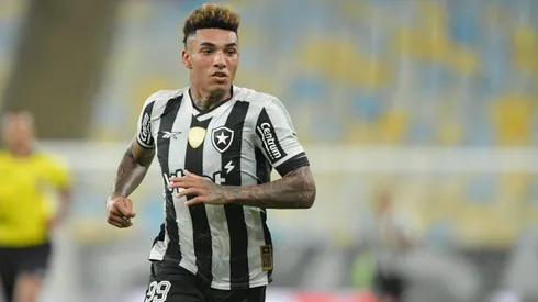 Igor Jesus jogador do Botafogo durante partida. Foto: Thiago Ribeiro/AGIF