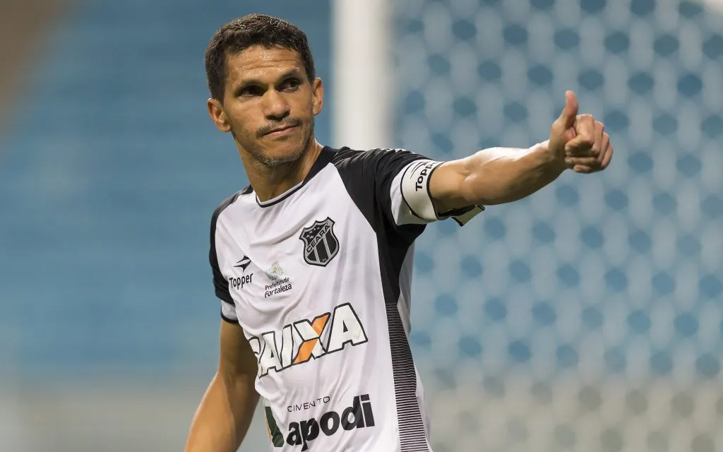 Jogador Magno Alves comemora gol do Ceara durante partida pela Primeira Liga 2017. Foto: Jeferson Guareze/AGIF