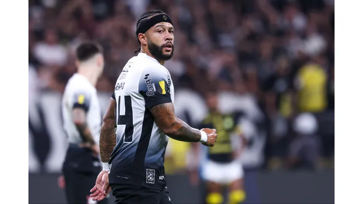 Memphis Depay jogador do Corinthians durante partida contra o Sao Bernardo no estadio Arena Corinthians pelo campeonato Paulista 2025. Foto: Marcello Zambrana/AGIF