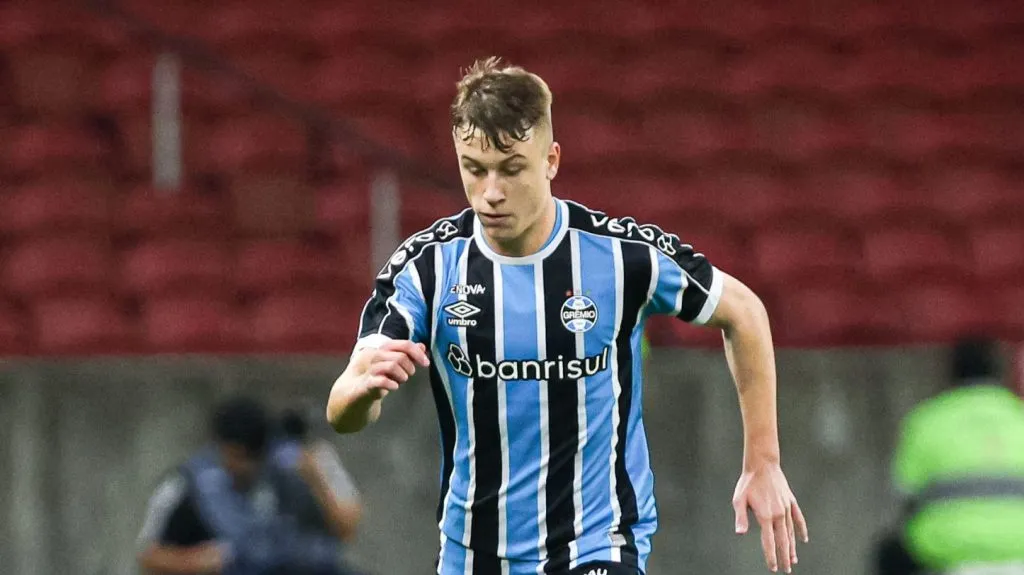 Foto: Maxi Franzoi/AGIF – Serrote durante jogo contra o Internacional pela Copa do Brasi Sul-20.