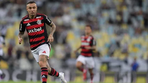 Flamengo venceu três clássicos e empatou um no ano.