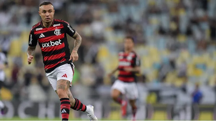 Flamengo venceu três clássicos e empatou um no ano.