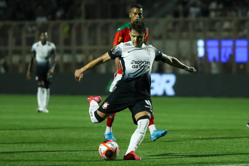 Romero em ação pelo Corinthians. Foto: Marco Miatelo/AGIF