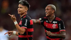 Wesley (à direita) é alvo de 4 clubes da Arábia Saudita, entre eles o Al-Nassr de CR7