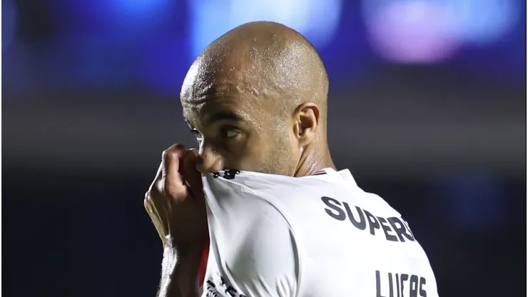 SP - SAO PAULO - 19/02/2025 - PAULISTA 2025, SAO PAULO X PONTE PRETA - Lucas Moura jogador do Sao Paulo durante partida contra o Ponte Preta no estadio Morumbi pelo campeonato Paulista 2025.