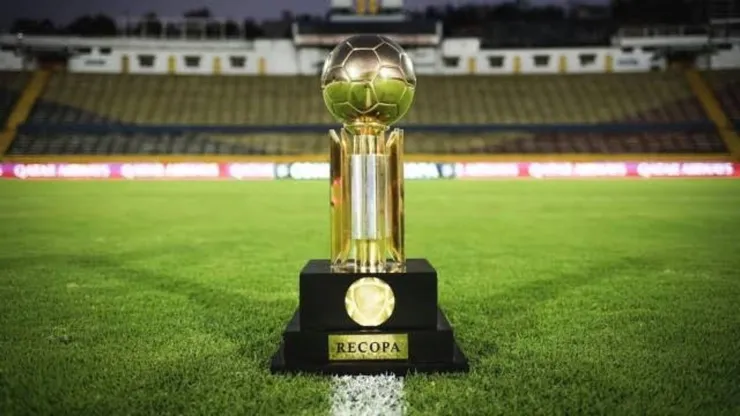 Troféu da Recopa Sul-Americana - Foto: Reprodução/Conmebol