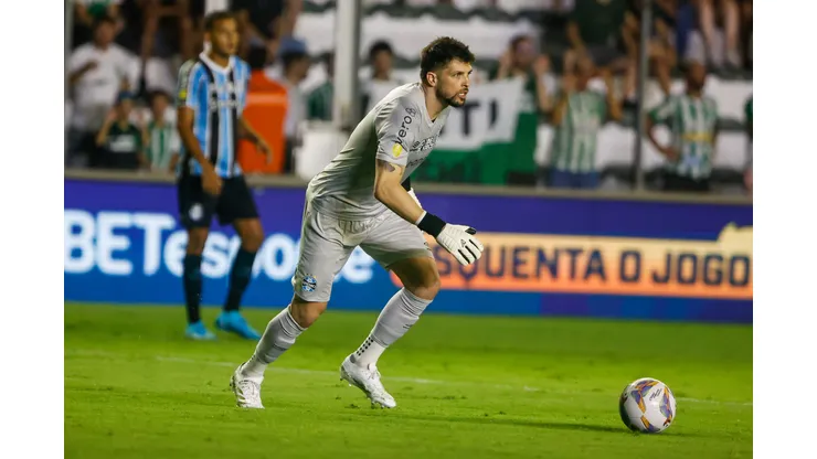 Tiago Volpi jogador do Grêmio durante partida contra o Juventude no estádio Alfredo Jaconi pelo campeonato Gaúcho 2025. Foto: Luiz Erbes/AGIF