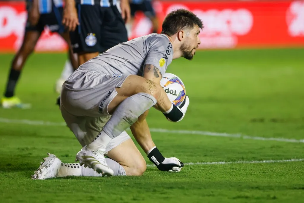 RS – CAXIAS DO SUL – 05/02/2025 – GAUCHO 2025, JUVENTUDE X GREMIO – Tiago Volpi jogador do Juventude durante partida contra o Gremio no estadio Alfredo Jaconi pelo campeonato Gaucho 2025. Foto: Luiz Erbes/AGIF