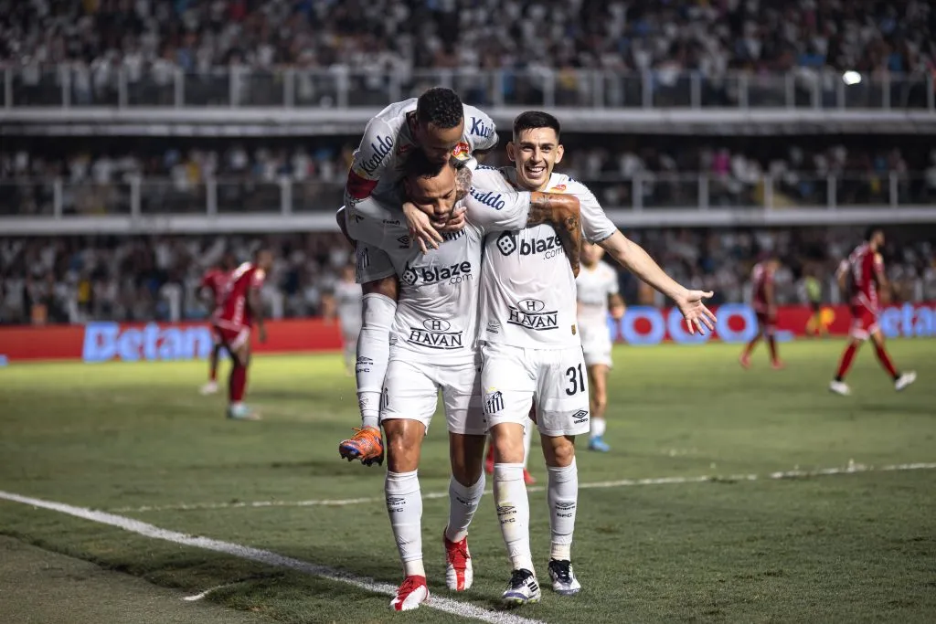 SP – SANTOS – 19/02/2025 – PAULISTA 2025, SANTOS X NOROESTE – Guilherme jogador do Santos comemora seu gol durante partida contra o [EQUIPE 2] no estadio Vila Belmiro pelo campeonato Paulista 2025. Foto: Abner Dourado/AGIF