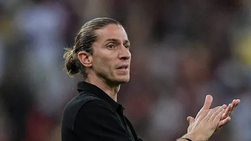 Filipe Luís comanda o Flamengo - Foto: Thiago Ribeiro/AGIF