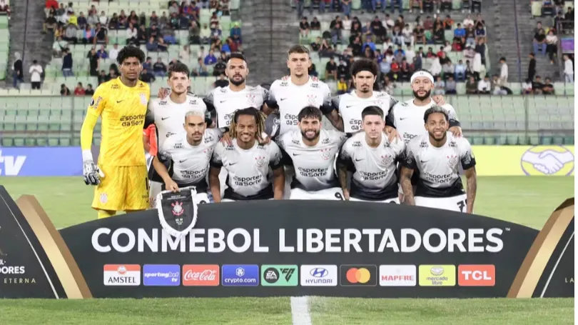 Time posado do Corinthians em jogo contra a Universidad Central — Foto: Divulgação/Conmebol