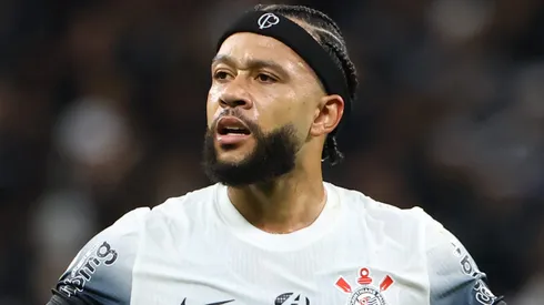 Memphis Depay jogador do Corinthians lamenta durante partida contra o Bahia no estádio Arena Corinthians pelo campeonato Brasileiro A 2024.
