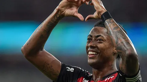 RJ - RIO DE JANEIRO - 15/02/2025 - CARIOCA 2025, FLAMENGO X VASCO - Bruno Henrique jogador do Flamengo comemora seu gol durante partida contra o Vasco no estadio Maracana pelo campeonato Carioca 2025. Foto: Thiago Ribeiro/AGIF