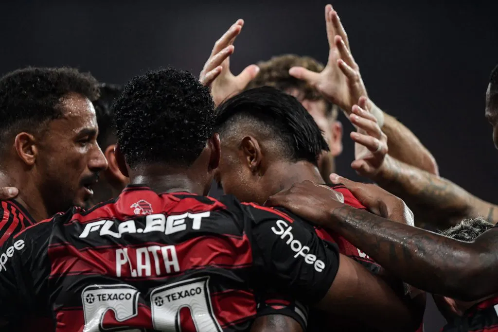 RJ – RIO DE JANEIRO – 15/02/2025 – CARIOCA 2025, FLAMENGO X VASCO – Bruno Henrique jogador do Flamengo comemora seu gol durante partida contra o Vasco no estadio Maracana pelo campeonato Carioca 2025. Foto: Thiago Ribeiro/AGIF