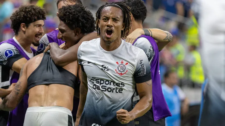 ndre Carrillo jogador do Corinthians durante partida contra o Fortaleza no estádio Arena Castelão pelo campeonato Copa Sul-Americana 2024.