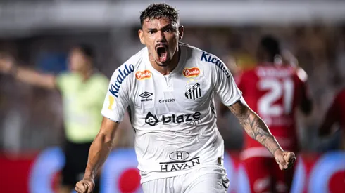 Tiquinho Soares marcou um dos gols do Santos contra o Noroeste. Foto: Abner Dourado/AGIF