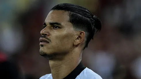 Danilo Barbosa, jogador do Botafogo durante partida contra o Flamengo no estadio Maracana pelo campeonato Carioca 2024. Foto: Thiago Ribeiro/AGIF