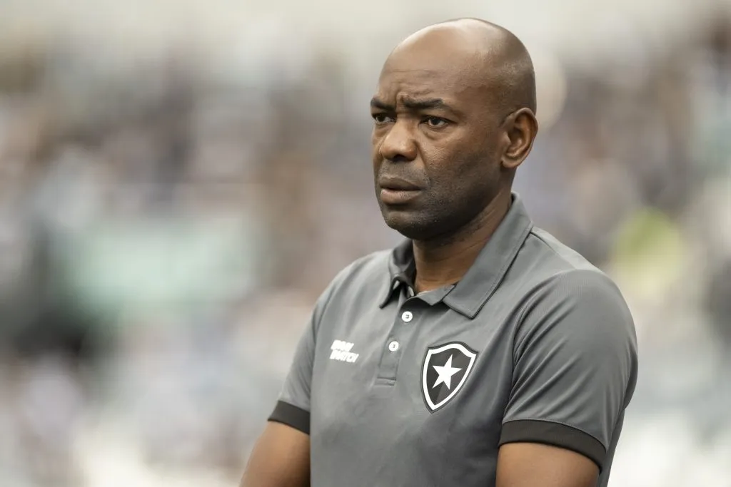 Caçapa expõe erro do Botafogo em derrota na Recopa – Foto: Jorge Rodrigues/AGIF