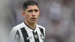 Savarino admite incômodo, mas garante foco no Botafogo.