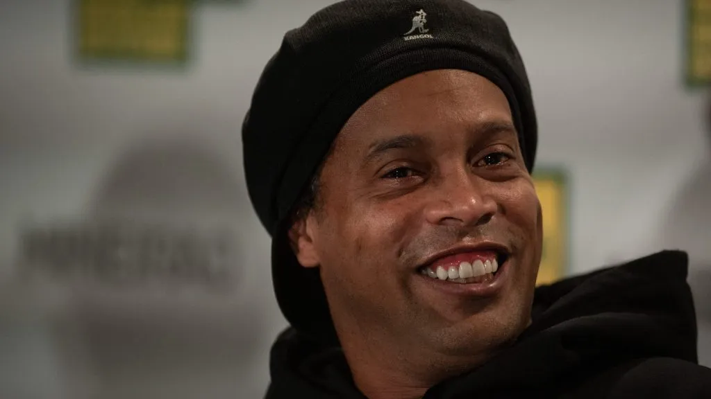 R10 tem sociedade com o milionário - Foto: Marcelo Alvarenga/AGIF.