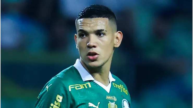 Naves, zagueiro do Palmeiras