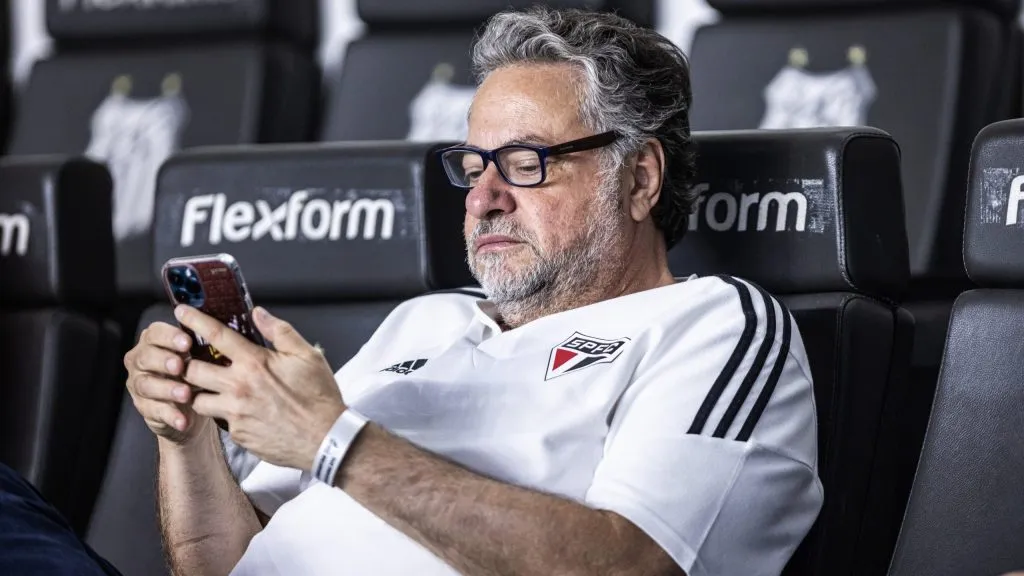 Júlio Casares presidente do São Paulo durante partida contra o Bragantino no estádio Vila Belmiro pelo campeonato Brasileiro A 2023. Foto: Abner Dourado/AGIF