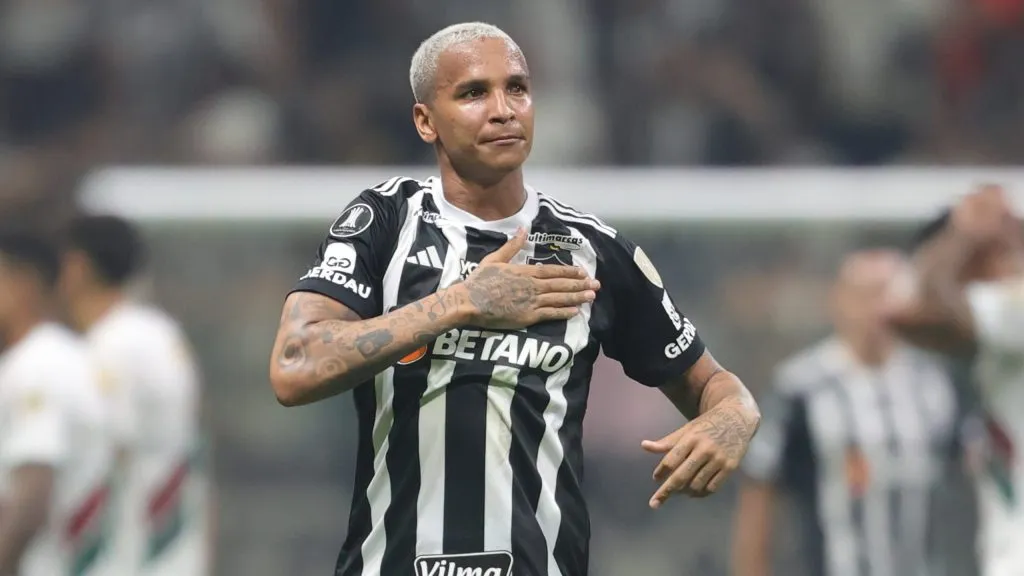 Deyverson comemorando gol pelo Atlético-MG na Copa Libertadores 2024. Foto: Gilson Lobo/AGIF