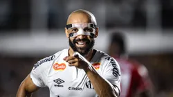 SP - SANTOS - 19/02/2025 - PAULISTA 2025, SANTOS X NOROESTE - Thaciano jogador do Santos comemora seu gol durante partida contra o Noroeste no estadio Vila Belmiro pelo campeonato Paulista 2025. Foto: Abner Dourado/AGIF