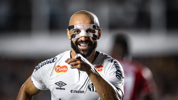 SP - SANTOS - 19/02/2025 - PAULISTA 2025, SANTOS X NOROESTE - Thaciano jogador do Santos comemora seu gol durante partida contra o Noroeste no estadio Vila Belmiro pelo campeonato Paulista 2025. Foto: Abner Dourado/AGIF