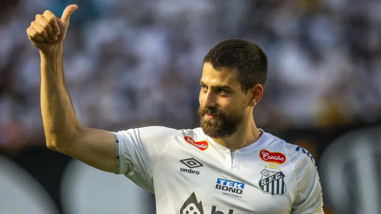 Neymar foi exaltado por Luan Peres no Santos.