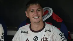 Varela vai renovar com o Flamengo - Foto: Thiago Ribeiro/AGIF