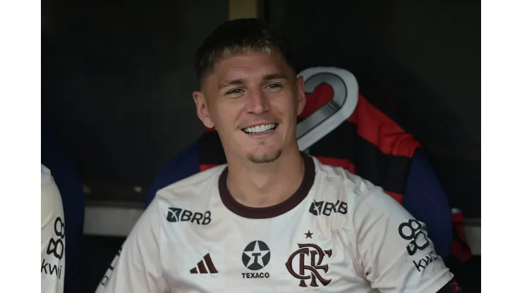 Varela vai renovar com o Flamengo - Foto: Thiago Ribeiro/AGIF