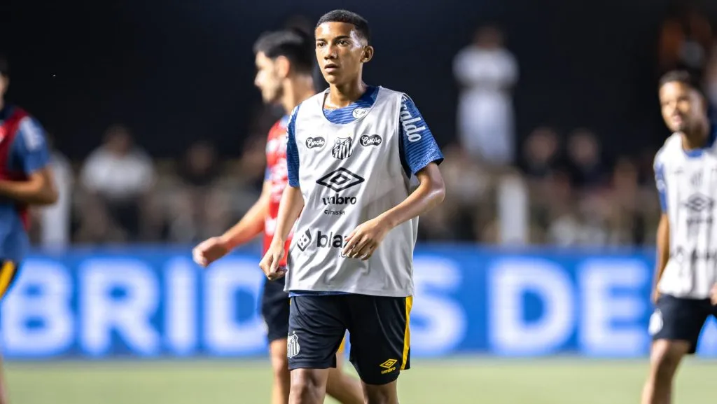 Robinho Jr jogador do Santos durante partida contra o [EQUIPE 2] no estádio Vila Belmiro pelo campeonato Paulista 2025. Foto: Abner Dourado/AGIF