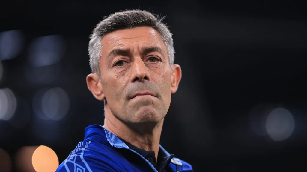 Pedro Caixinha técnico do Santos durante partida contra o Corinthians no estádio Arena Corinthians pelo campeonato Paulista 2025. Foto: Ettore Chiereguini/AGIF