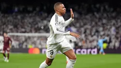 Kylian Mbappé comemora gol marcado em partida diante do Manchester City. Foto: PA Images / Alamy Stock Photo