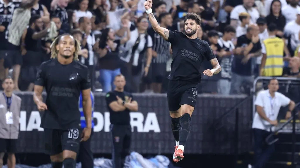 Yuri Alberto jogador do Corinthians comemora seu gol durante partida contra o Santos no estádio Arena Corinthians pelo campeonato Paulista 2025. Foto: Marcello Zambrana/AGIF