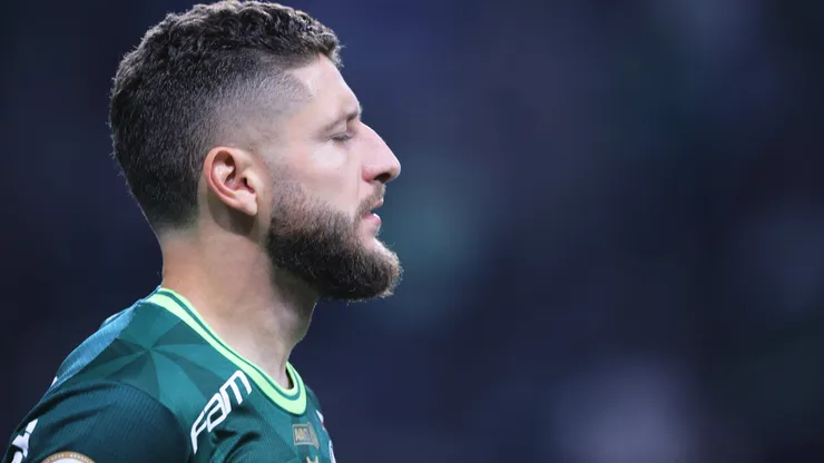 Ze Rafael, jogador do Palmeiras durante partida contra o Cruzeiro no estadio Arena Allianz Parque pelo campeonato Brasileiro A 2023. Foto: Ettore Chiereguini/AGIF