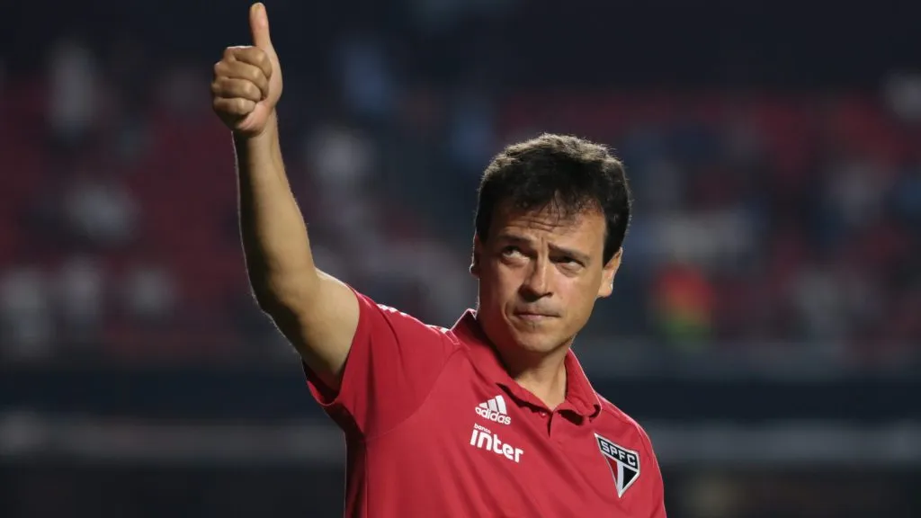 Treinador durante a passagem pelo Tricolor Paulista