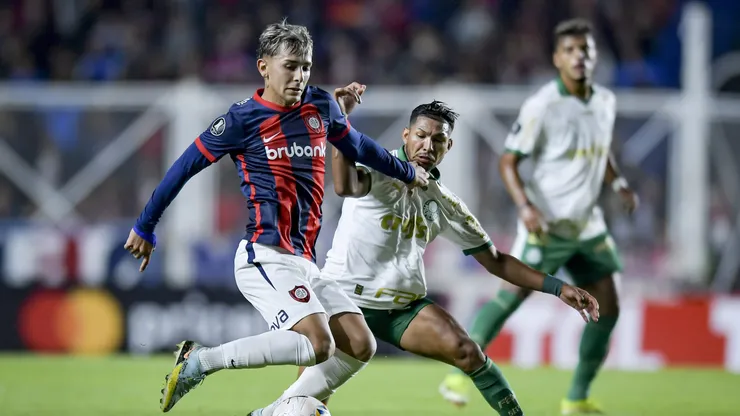 Volante argentino em partida contra o Palmeiras. Photo by Marcelo Endelli/Getty Images