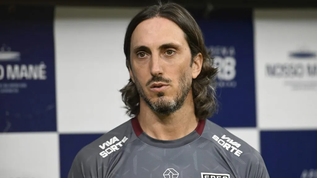 Zubeldía durante partida. Foto: Mateus Bonomi/AGIF