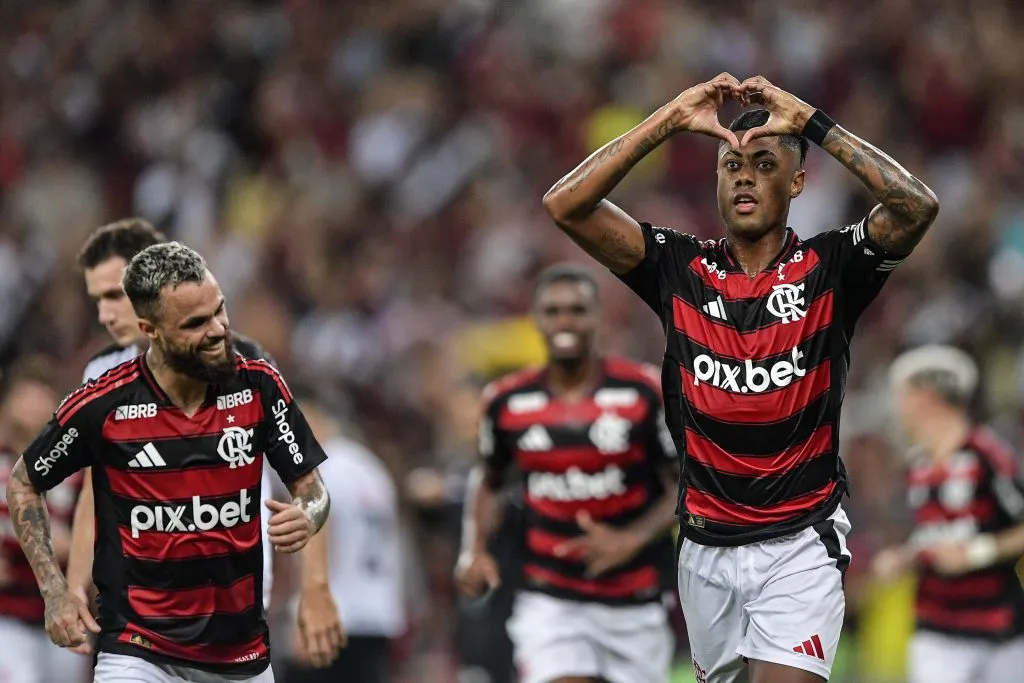 RJ – RIO DE JANEIRO – 15/02/2025 – CARIOCA 2025, FLAMENGO X VASCO – Bruno Henrique jogador do Flamengo comemora seu gol durante partida contra o Vasco no estadio Maracana pelo campeonato Carioca 2025. Foto: Thiago Ribeiro/AGIF
