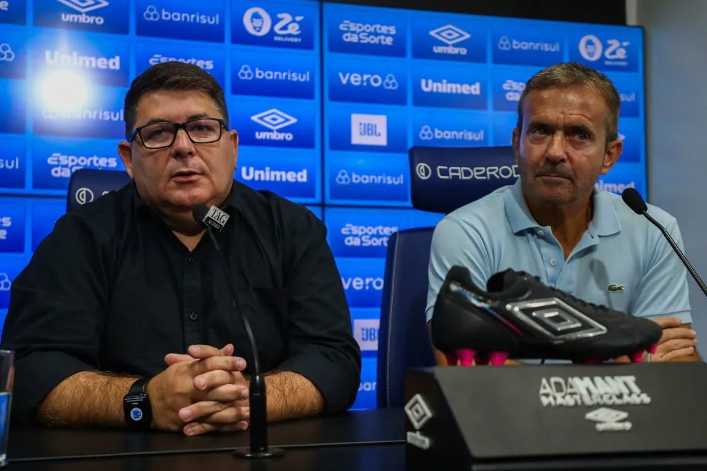 FOTO: ANGELO PIERETTI / GRÊMIO FBPA – Alexandre Rossato vê ataque bem servido e esfria novo reforço.