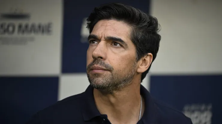 Abel Ferreira, técnico do Palmeiras, durante partida contra o Água Santa no Mané Garrincha pelo Campeonato Paulista 2025. Foto: Mateus Bonomi / AGIF