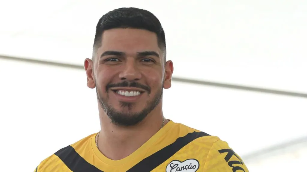 Foto: Reinaldo Campos/AGIF – João Paulo retorna à meta santista após superar grave lesão no ano passado.