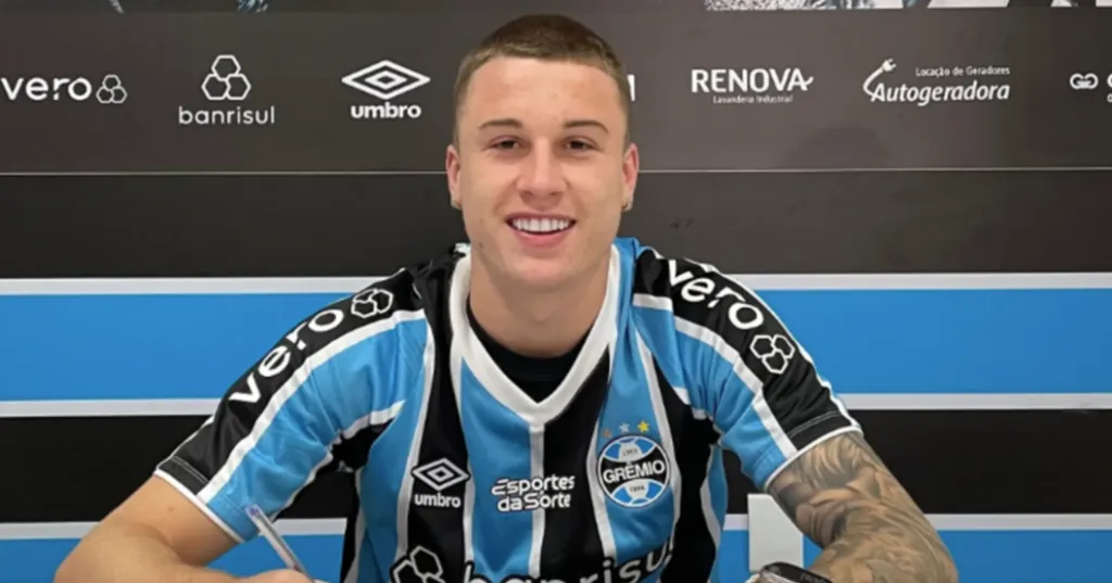 Grêmio renova com lateral-direito Igor Serrote (Foto: Lucas Uebel/Grêmio FBPA)