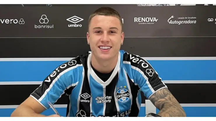 Grêmio renovou com lateral-direito Igor Serrote (Foto: Lucas Uebel/Grêmio FBPA)