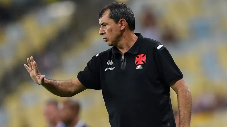 Fábio Carille técnico do Vasco durante partida contra o Flamengo no estádio Maracanã pelo campeonato Carioca 2025.
