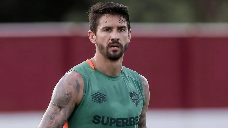 Everaldo fez o primeiro treino pelo Fluminense na quinta-feira.
